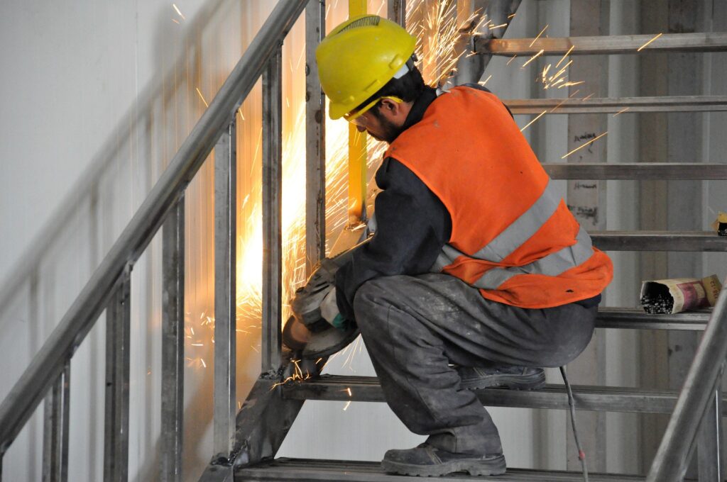 metal-workers-2253276_1920